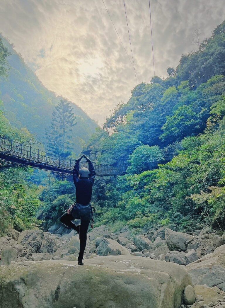 徒步野溪溫泉